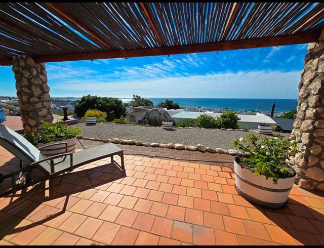 3 BEDROOM HOUSE FOR SALE IN BLUEBERRY HILL